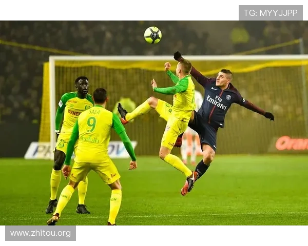 球探比分足球即时比分网提供高清的比分直播和丰富的比赛数据，满足用户对足球比赛全方位的关注需求